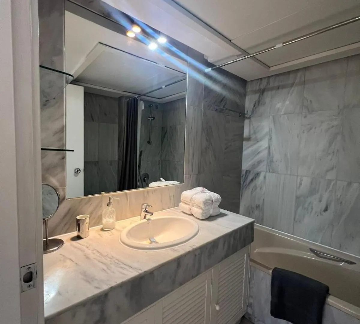 Marbella Center Beachfront Apartment For Vacation 0*,